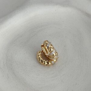 boucle-mini-creole-plaque-or-dore-diamant