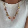 collier-breloque-rose-ficelle-coeur