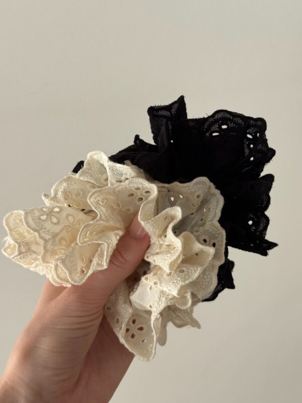 chouchou-broderie-noir-blanc-tendance