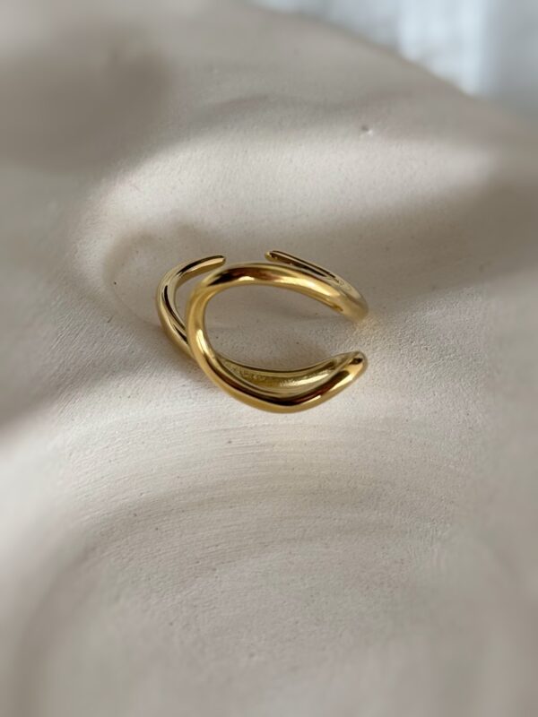 Bague-ajustable-abstraite-dorée