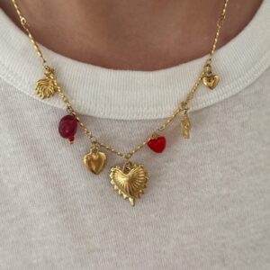 collier-breloque-coeur-rouge-dore