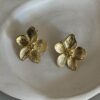 boucle-puce-fleur-flower-dore