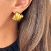 boucle-pendante-dore-elegante