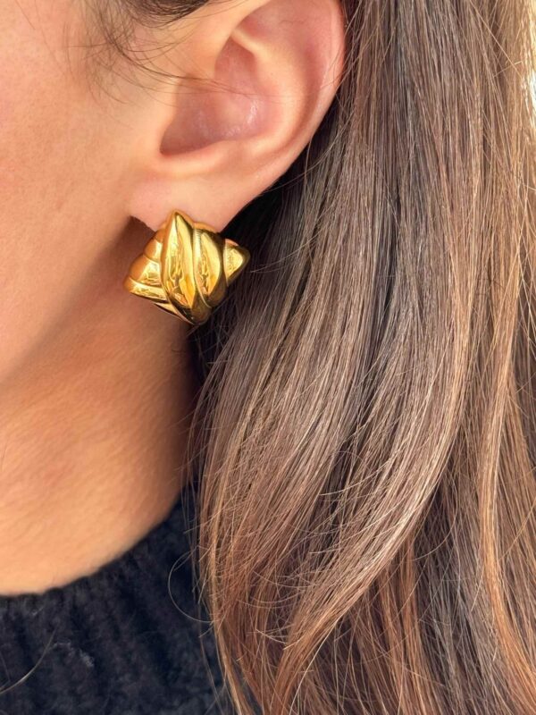 boucle-pendante-dore-elegante