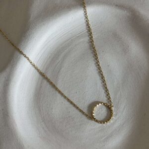 collier-chaine-fine-rond-cercle-dore