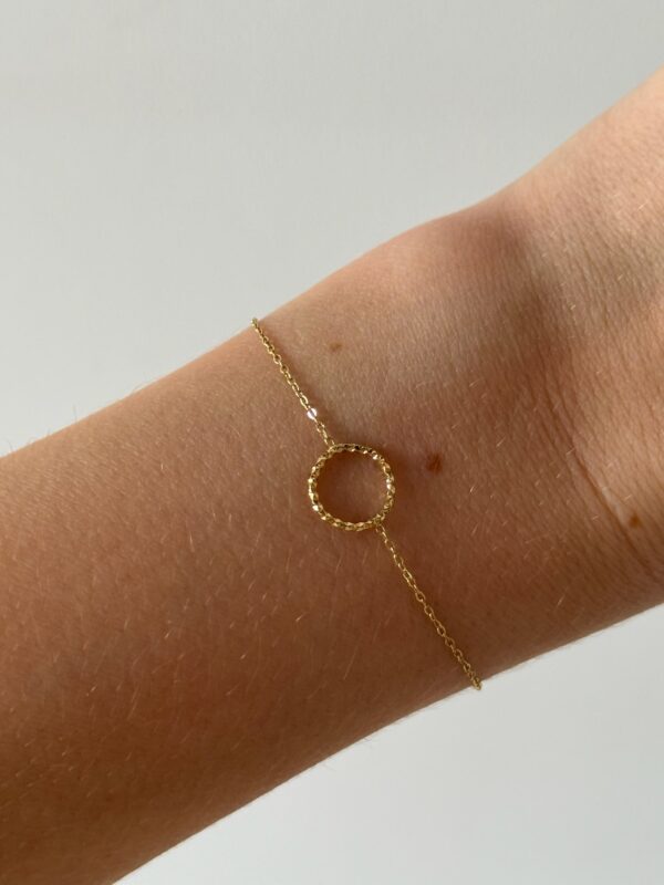 bracelet-chaine-fine-rond-cercle-dore