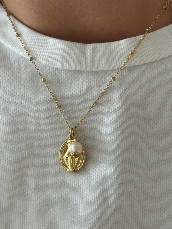 collier-chaine-fine-madonne-vierge-perle
