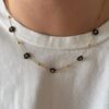 collier-chaine-fine-fleur-colore