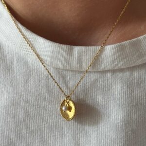collier-chaine-fine-medaille-perle
