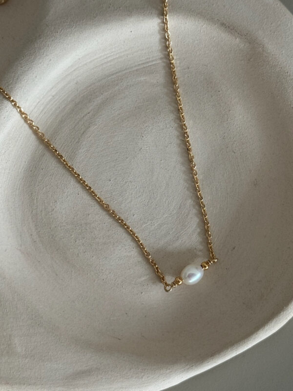 collier-perle-nacre-plaqué-or