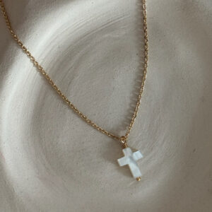 collier-croix-nacre
