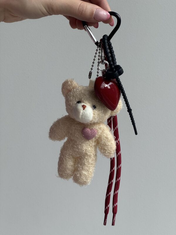 Grigri-nounours-coeur-rouge-peluche