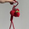 Grigri-coeur-rouge-fraise-crochet