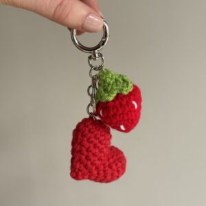 Porte-clé-coeur-fraise-rouge