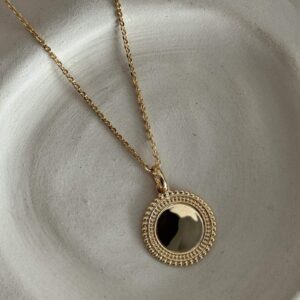 collier-chaine-fine-plaque-or-medaille