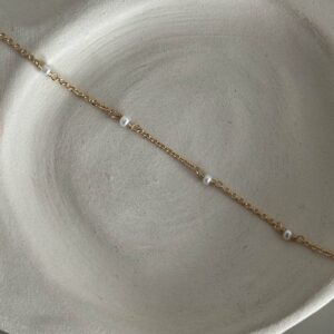 bracelet-chaine-fine-plaque-or-perle