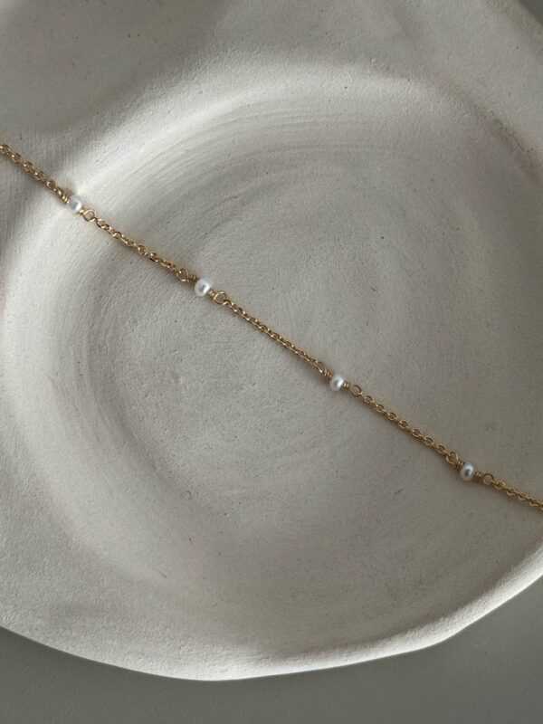 bracelet-chaine-fine-plaque-or-perle