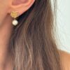 boucle-pendante-plaque-or-perle-fleur