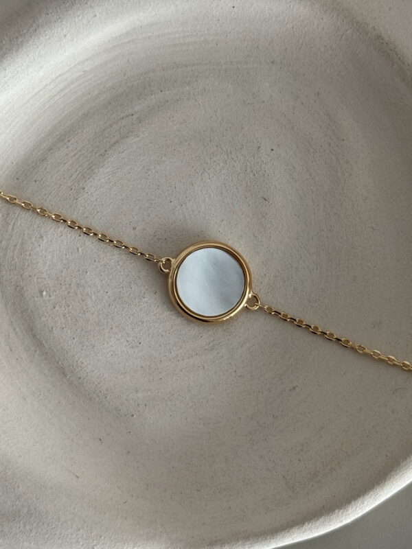 bracelet-plaqué-or-médaillon-nacre