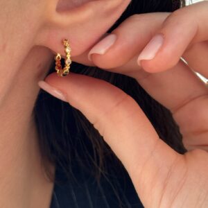boucles-mini-creoles-plaque-or-zirconiums-colores