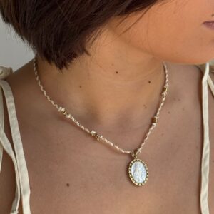 collier-madonne-vierge-dore-cordon