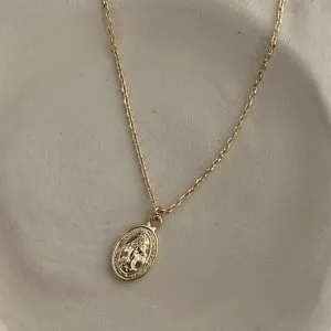 collier-médaille-vierge