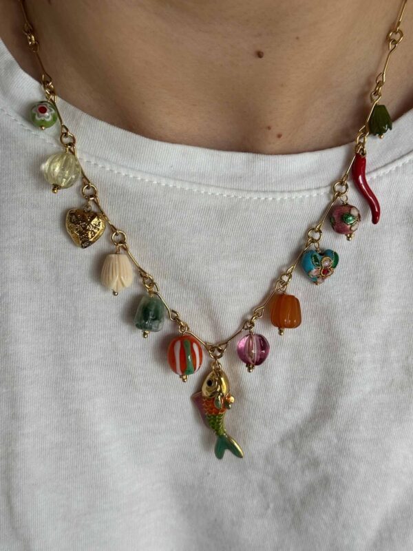 Collier-breloque-poisson-colore-piment