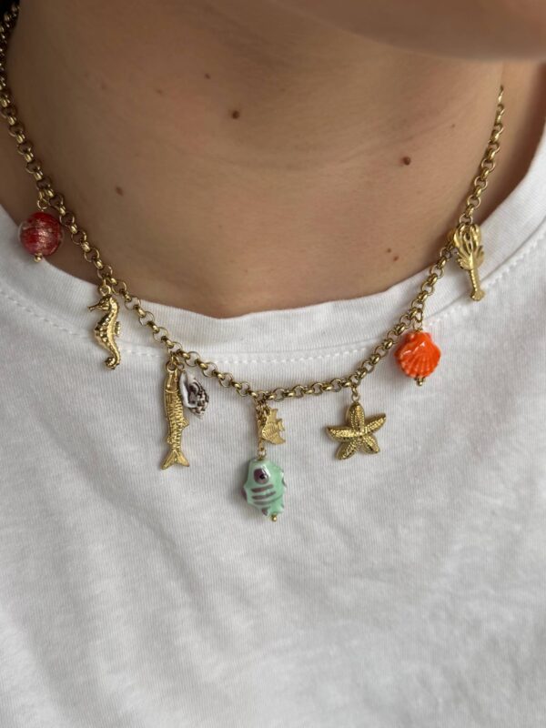 Collier-breloque-poisson-coquillage