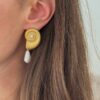boucle-pendante-perle-nacre-escargot