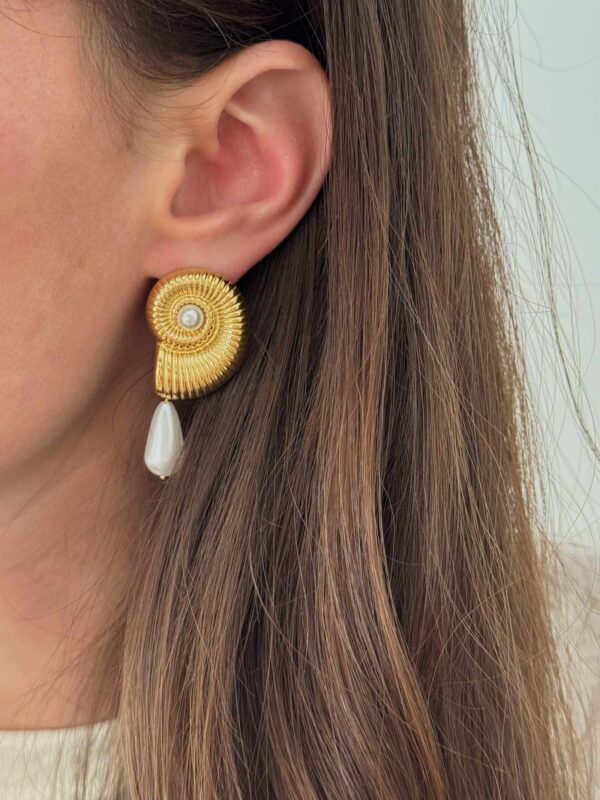 boucle-pendante-perle-nacre-escargot