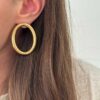 Boucle-ovale-forme-geometrique-dore