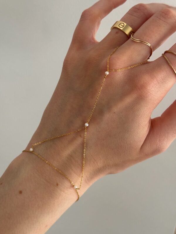 chaine-de-main-perle-summer-tendance-dore
