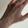 chaine-de-main-perle-summer-tendance-dore