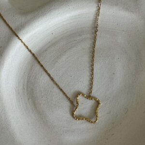 collier-chaine-fine-trefle