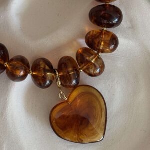 collier-maximaliste-tendance-vert-marron-coeur