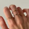 bague-fine-empierree-dore-plaque-or