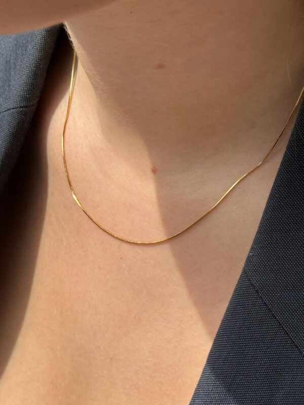 Collier-chaine-fine-simple-dore