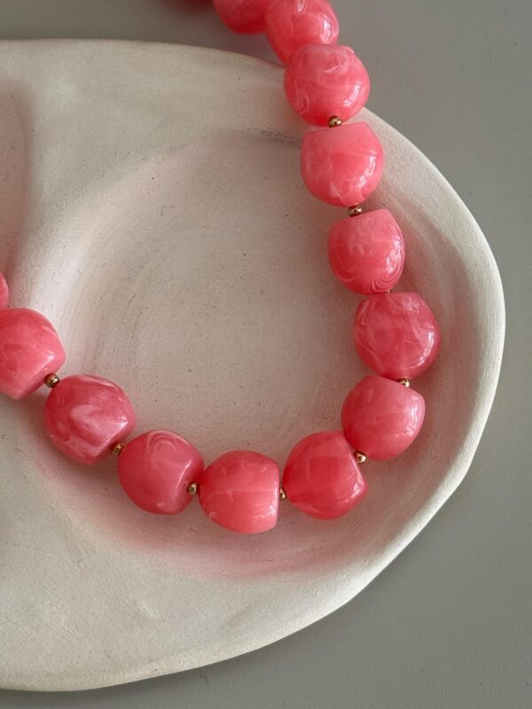 collier-colore-bonbon-rose-orange-blanc