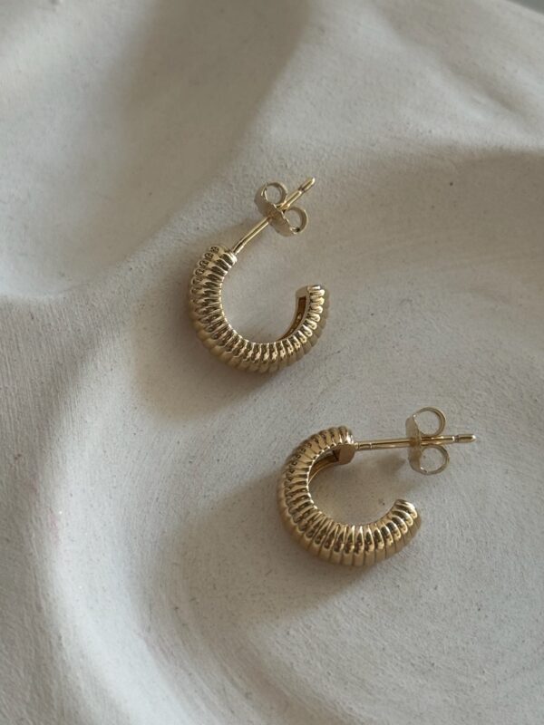 boucle-escargot-plaque-or-dore