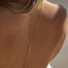 Chaine-dos-nu-dore-tendance-decollete-perle